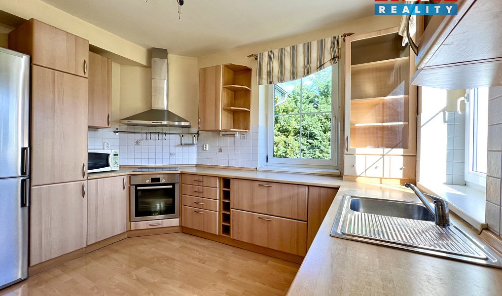 Prodej domu 200 m² s pozemkem 831 m², Panenské Břežany – náhled fotky 2