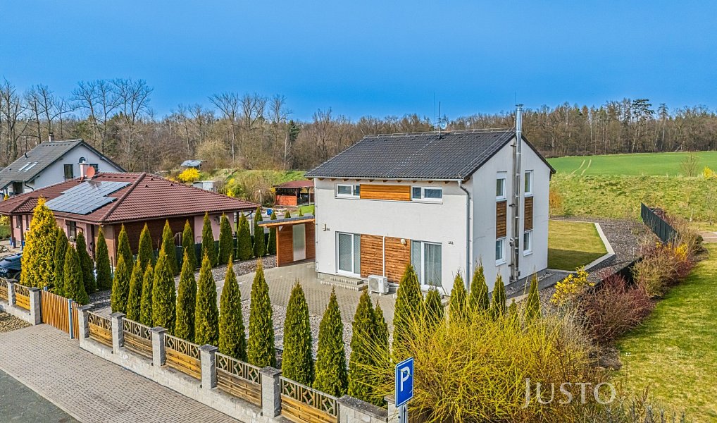 Prodej domu 117 m² s pozemkem 1 389 m², Blešno – fotka 1 z 37