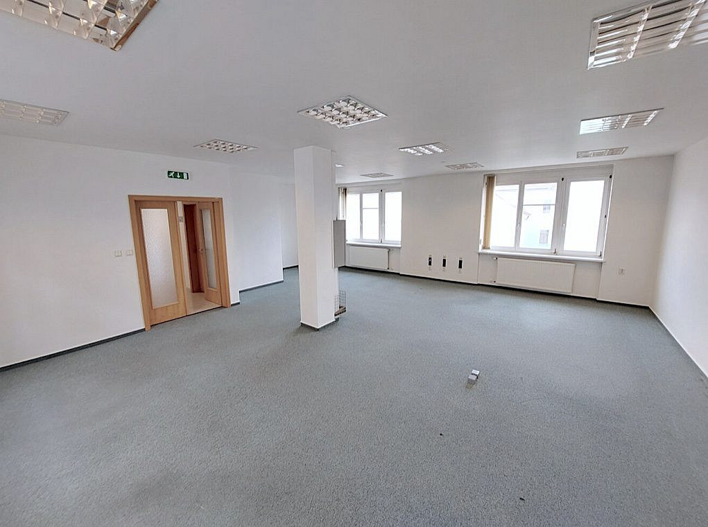 Pronájem kanceláře 57 m² – fotografie 3