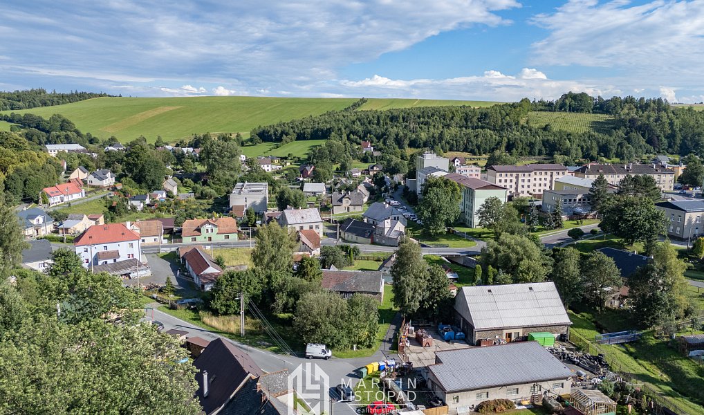 Prodej stavebního pozemku 1 379 m², Dvorce – náhled fotky 13