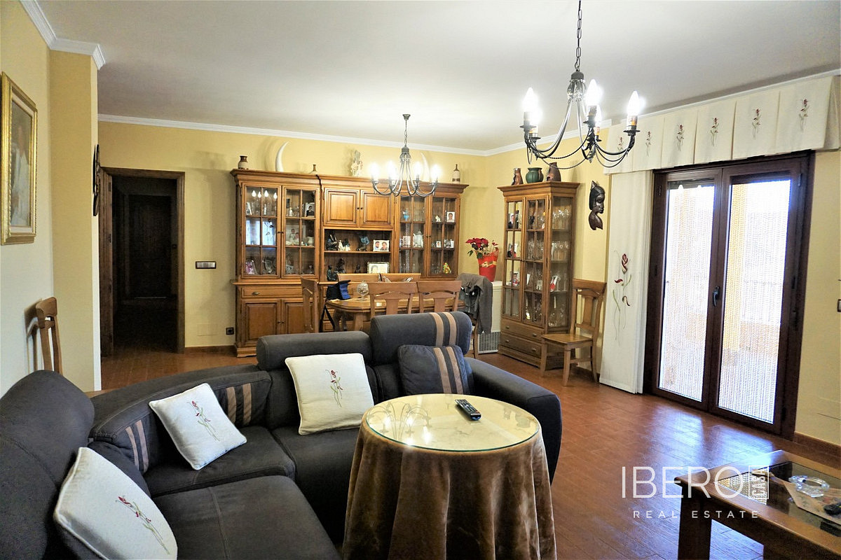 Prodej domu 330 m² s pozemkem 4 900 m² - Más