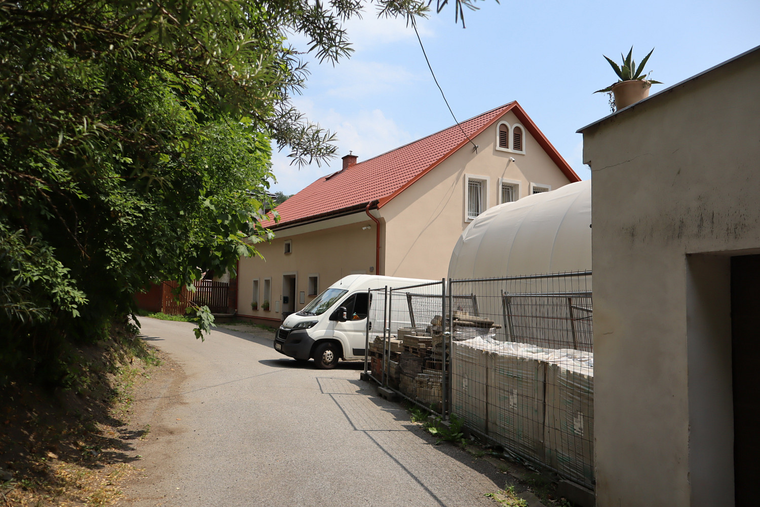 Prodej domu (jiného typu) 341 m² s pozemkem 833 m² — photo 2