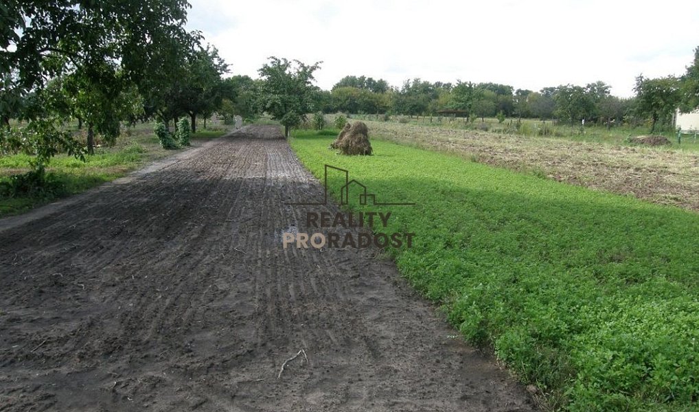 Prodej stavebního pozemku 1 227 m², Lužice – fotka 1 z 5