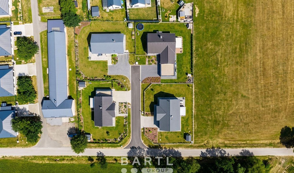 Prodej stavebního pozemku 1 070 m², Malovice – náhled fotky 2