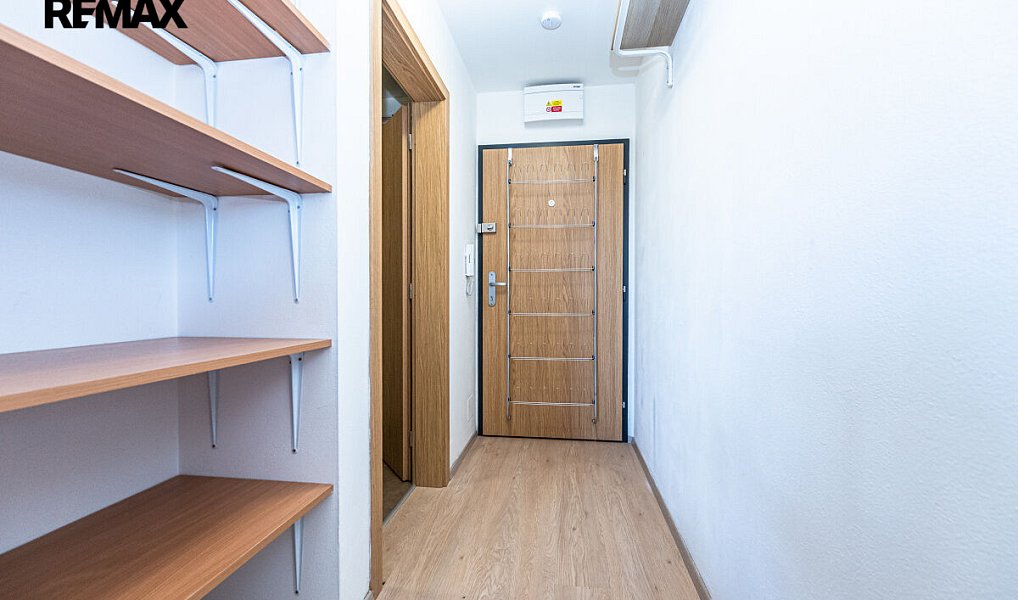 Pronájem bytu 1+kk 32 m², Hostivice – náhled fotky 8