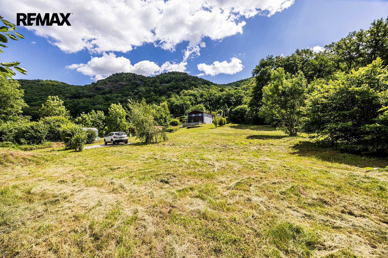Prodej stavebního pozemku 1 306 m² – pohled 3