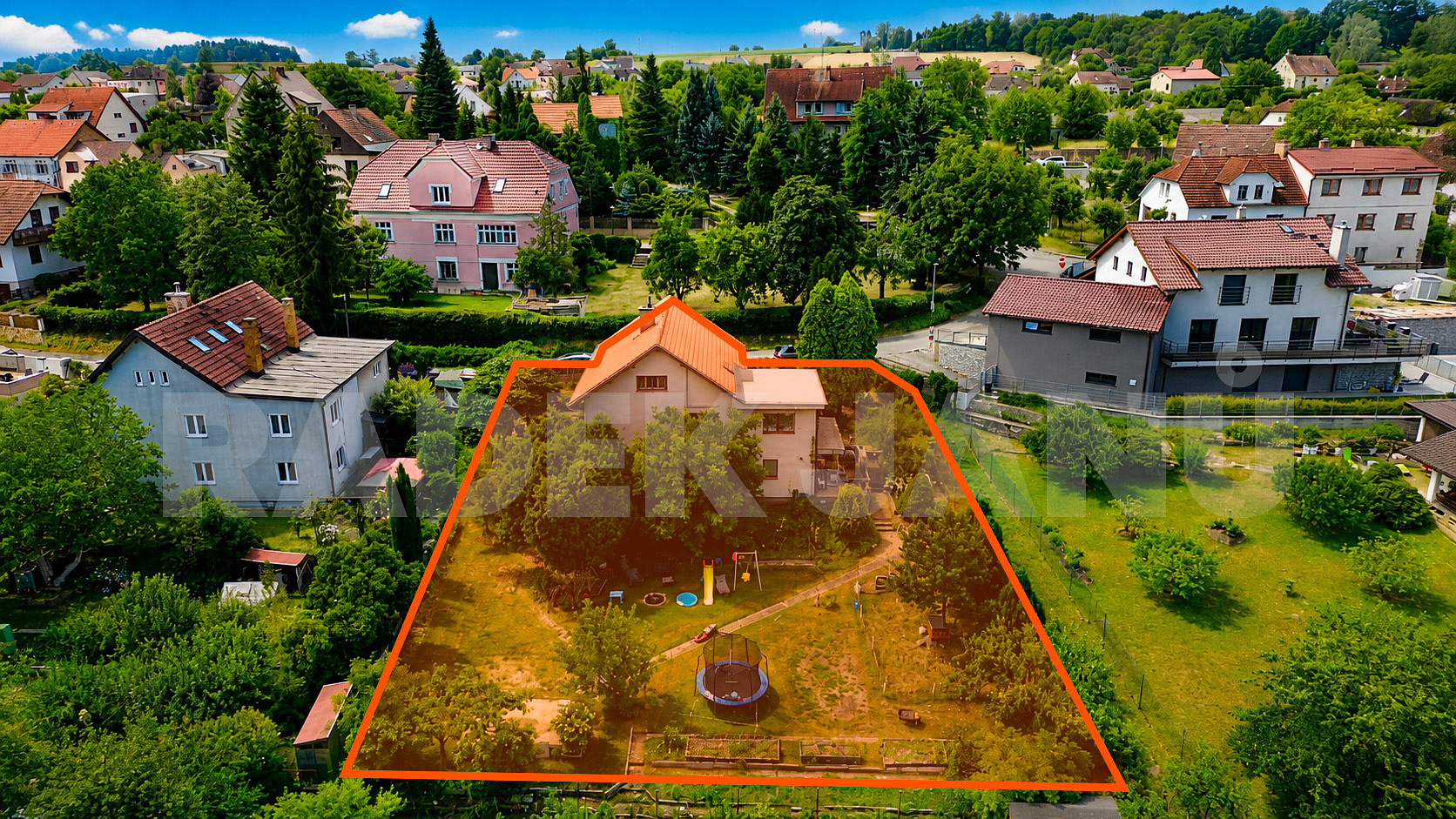 Prodej domu 202 m² s pozemkem 892 m² — photo 2