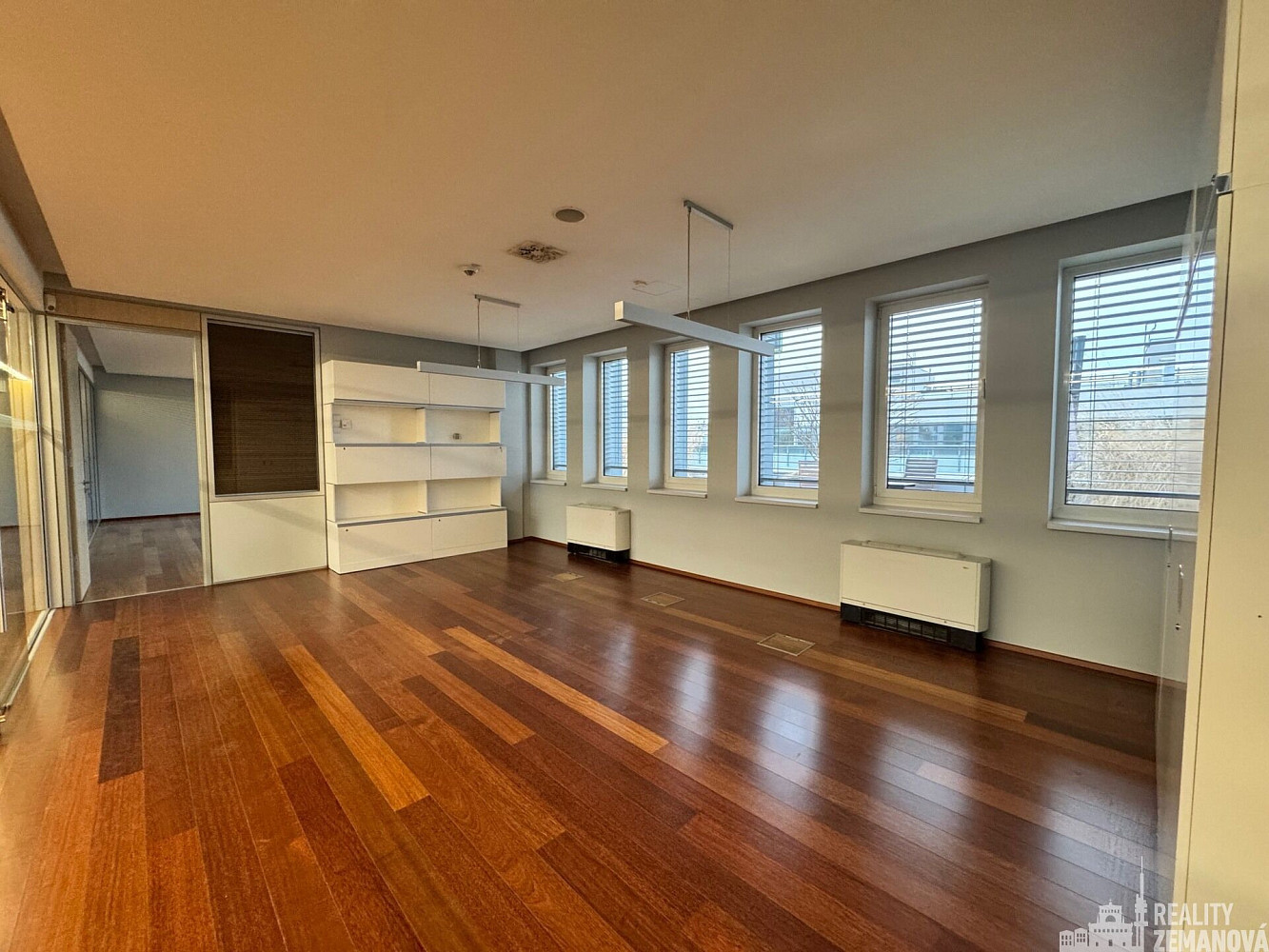 Pronájem kanceláře 469 m² – fotografie 5