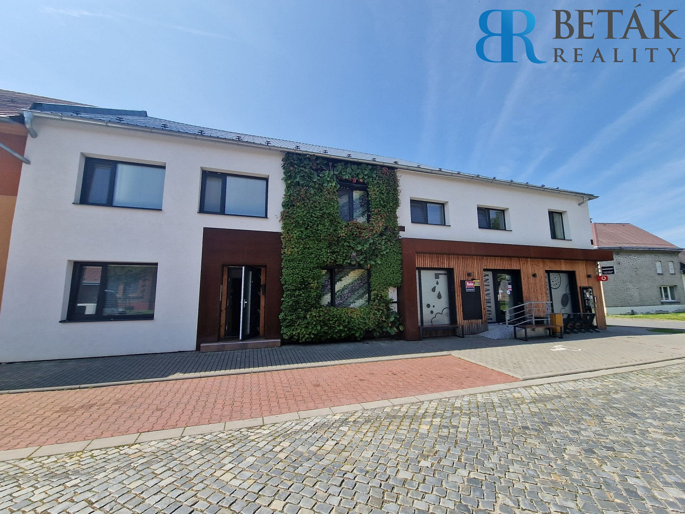 Prodej nájemního domu, činžáku 670 m²