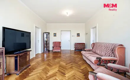 Prodej domu 431 m² s pozemkem 1 272 m², Komenského, Dobrovice, okres Mladá Boleslav