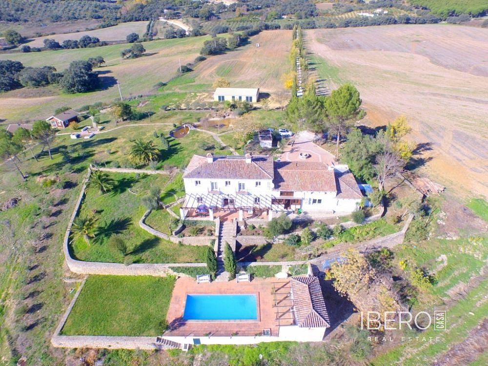 Prodej domu 992 m² s pozemkem 194 607 m² — photo 2