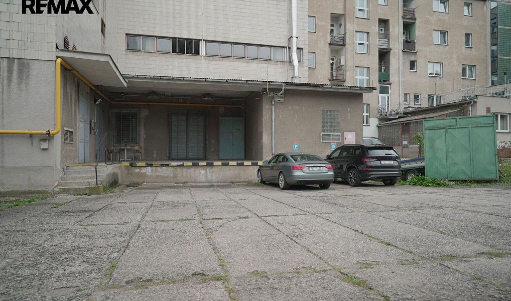 Pronájem obchodních prostor 866 m², Hradec Králové – náhled fotky 26