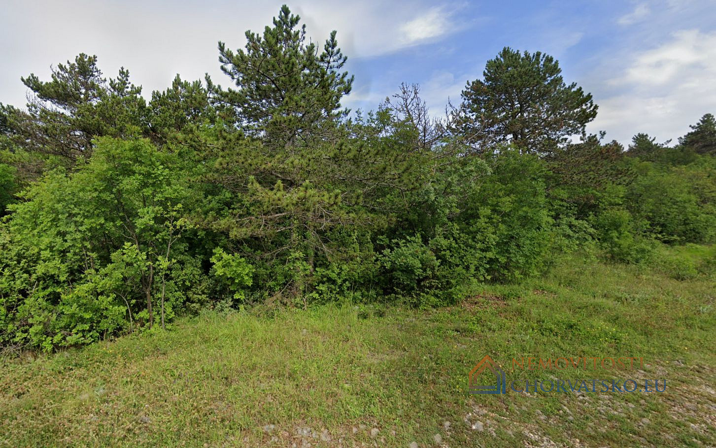 Prodej stavebního pozemku 827 m² – pohled 2