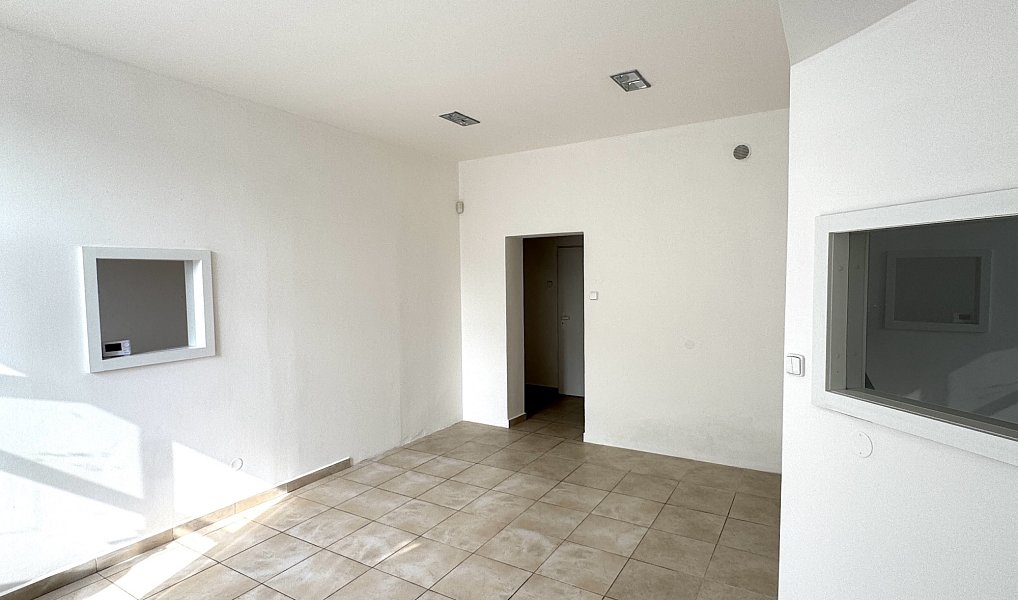 Pronájem obchodních prostor 80 m², Benešov – náhled fotky 5