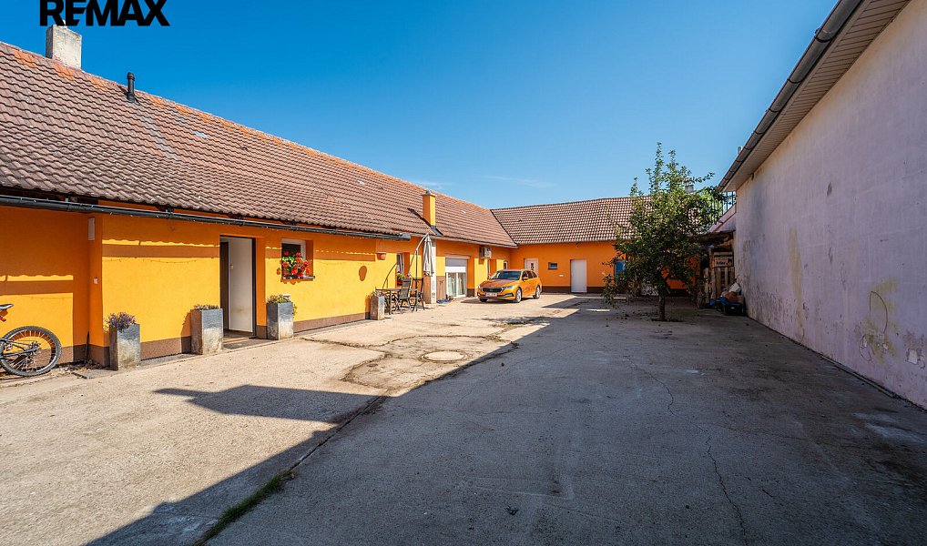 Prodej domu 222 m² s pozemkem 1 257 m², Kly – náhled fotky 40