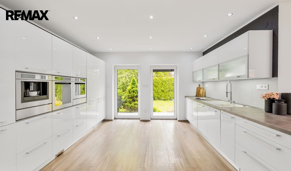 Prodej domu 634 m² s pozemkem 2 143 m², Nučice – náhled fotky 3