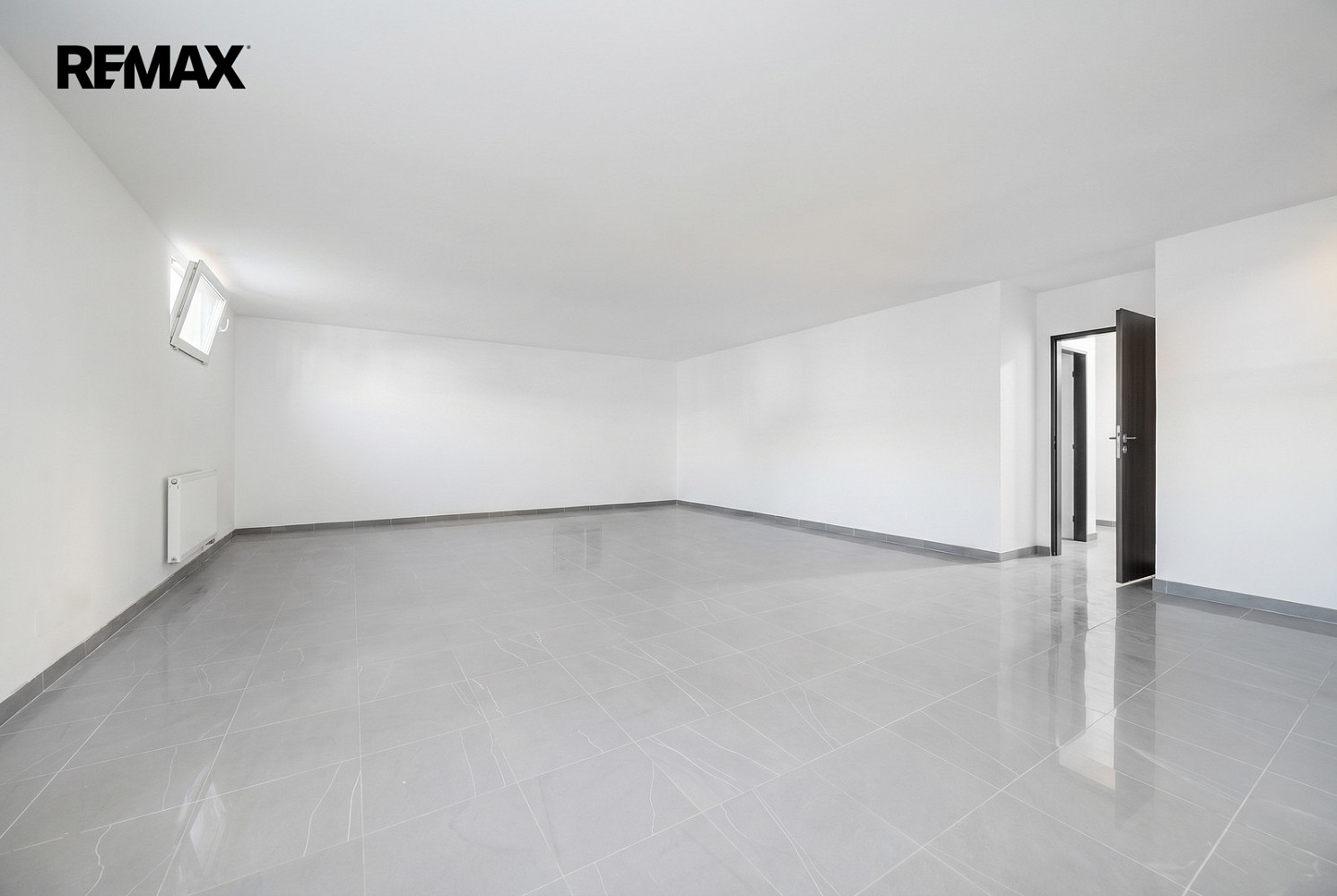 Pronájem obchodních prostor 150 m² – pohled 4