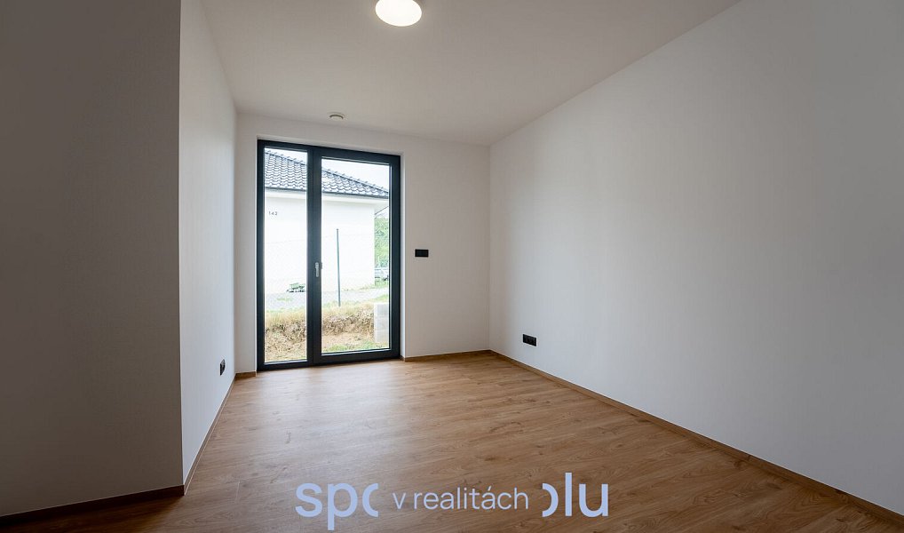 Prodej domu 113 m² s pozemkem 702 m², Zlámanec – náhled fotky 33