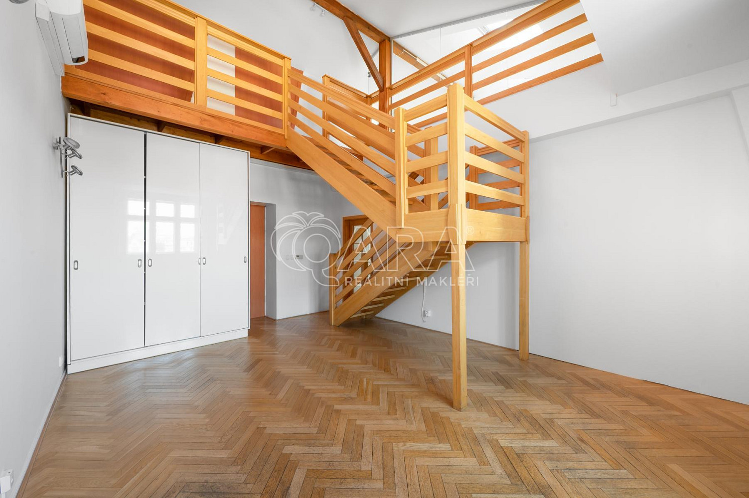 Pronájem bytu 5+kk 184 m² – fotografie 5