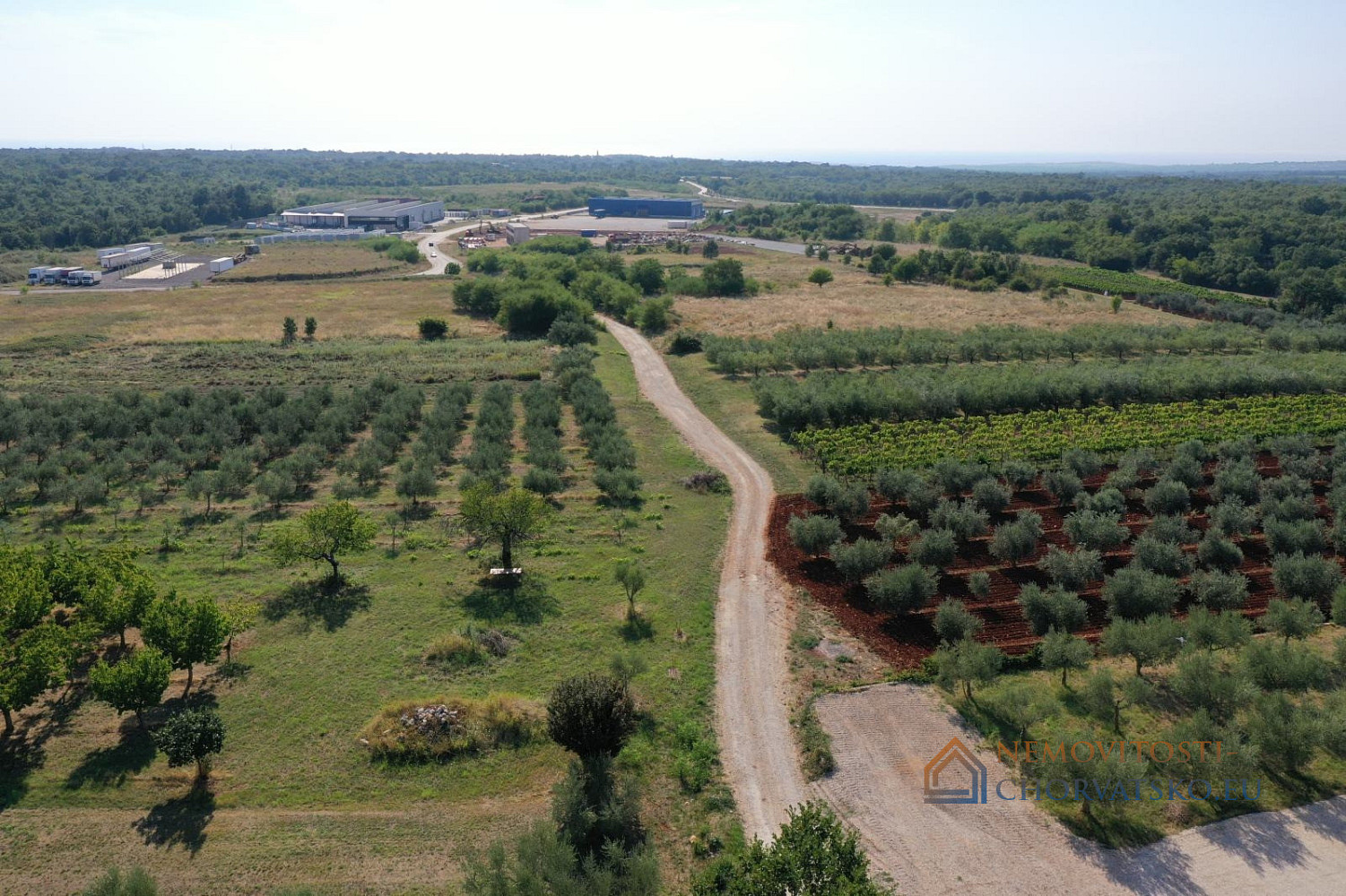 Prodej stavebního pozemku 530 m² – další