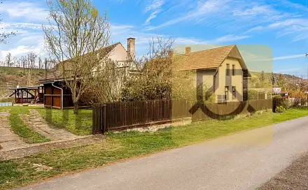 Prodej domu 184 m² s pozemkem 7 700 m², Lhotka, okres Mělník