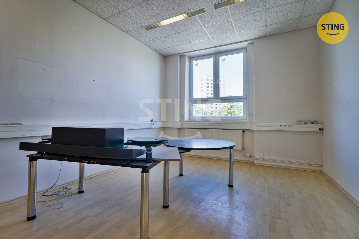 Pronájem kanceláře 150 m² – fotografie 3