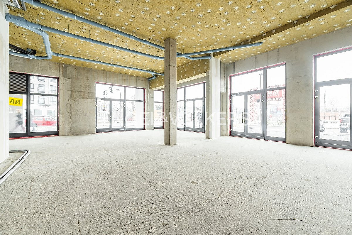 Pronájem obchodních prostor 187 m² – fotografie 2