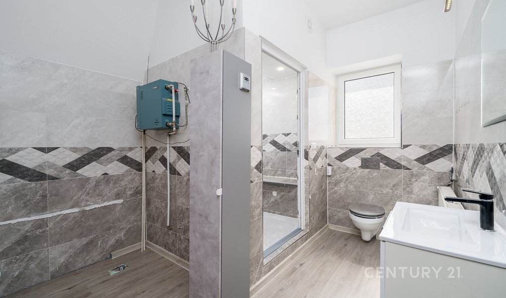 Prodej domu 241 m² s pozemkem 428 m², Chlumec – náhled fotky 18