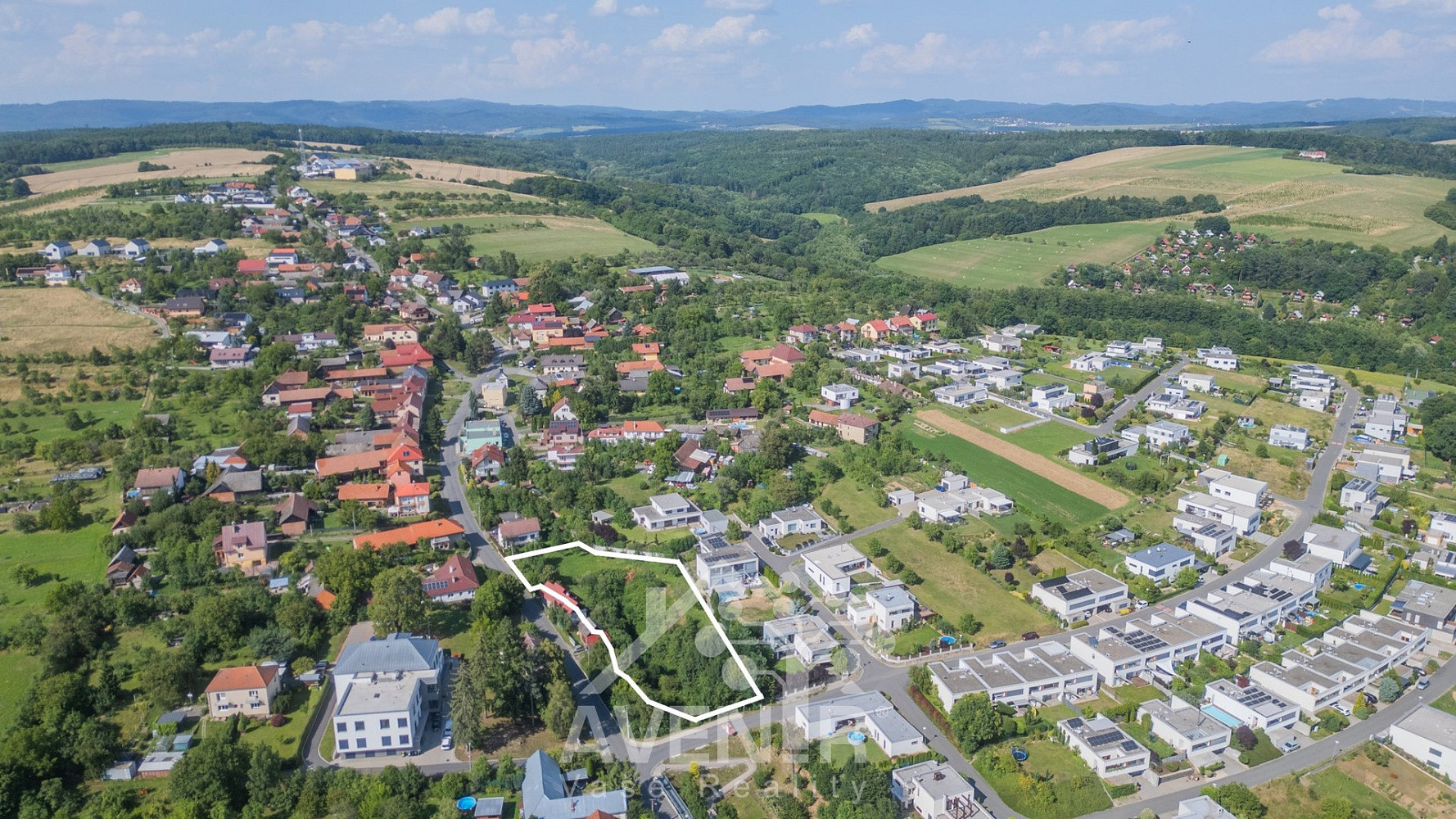 Prodej stavebního pozemku 2 666 m² – fotografie 2