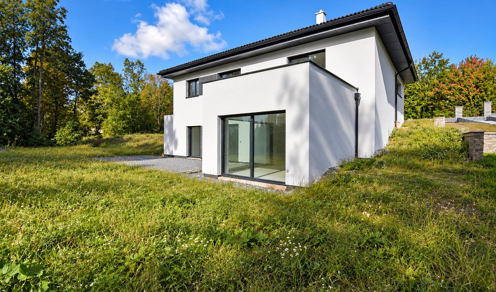 Prodej domu 293 m² s pozemkem 1 631 m², Kamenice – náhled fotky 2