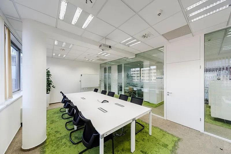 Pronájem kanceláře 300 m² – fotografie 3