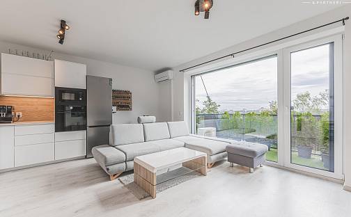 Prodej bytu 2+kk 48 m², Pražská třída, Hradec Králové - Kukleny