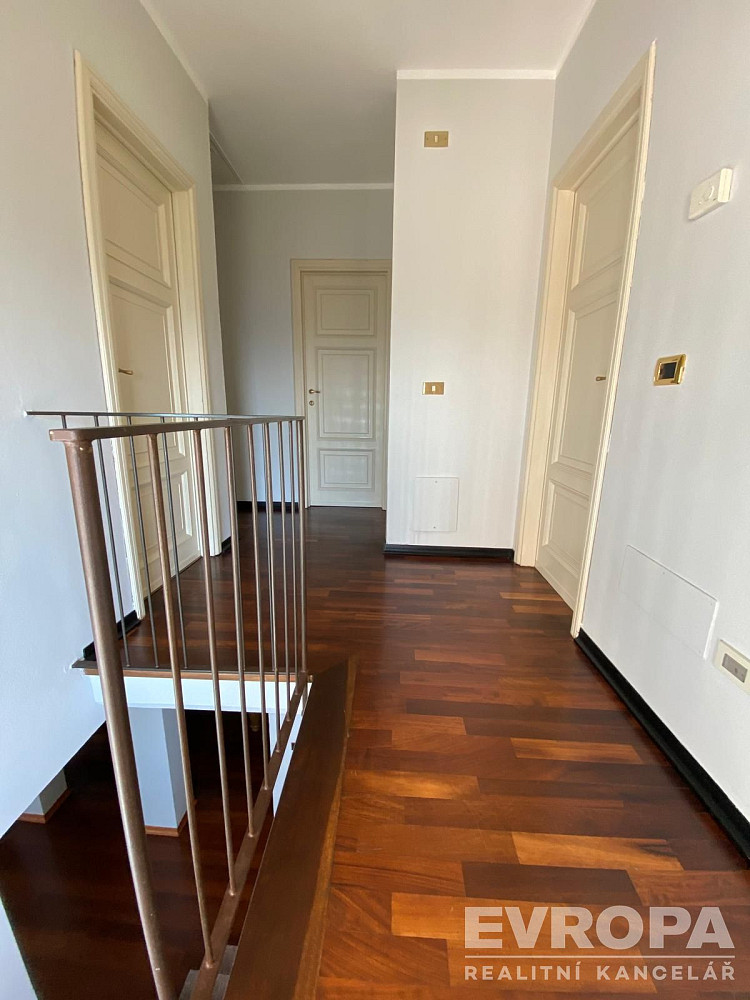Pronájem domu 200 m² s pozemkem 600 m² - Altro