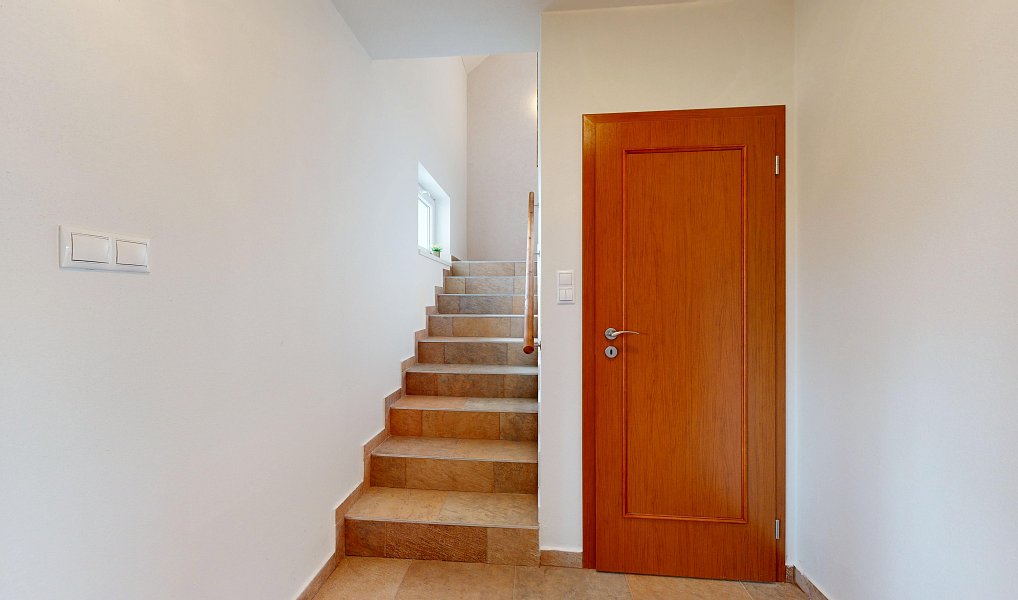 Prodej domu 225 m² s pozemkem 807 m², Bašť – náhled fotky 19
