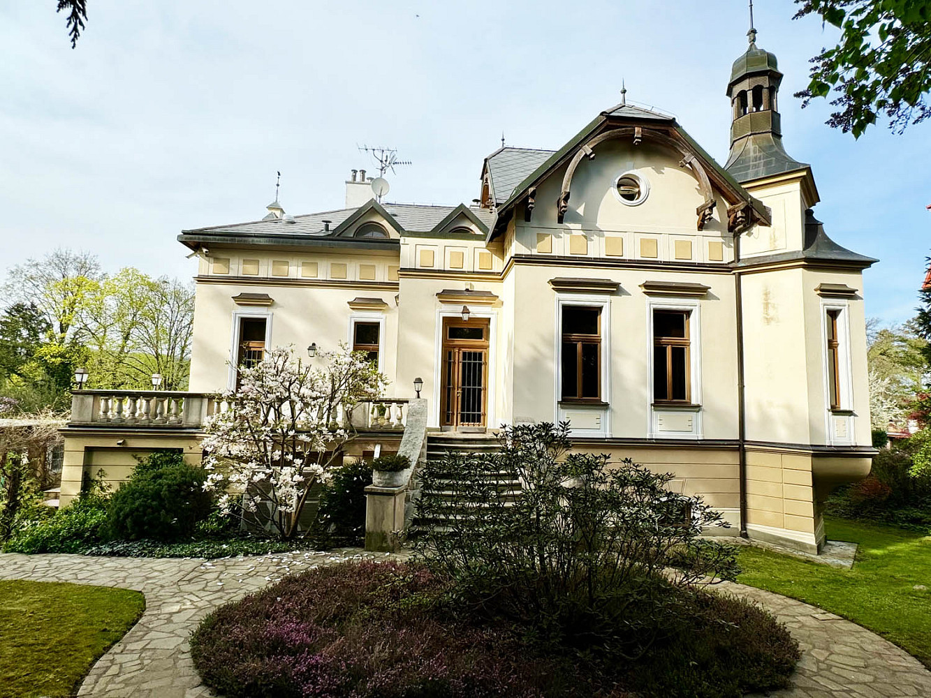 Prodej vily 581 m² s pozemkem 2 105 m² – fotografie 2