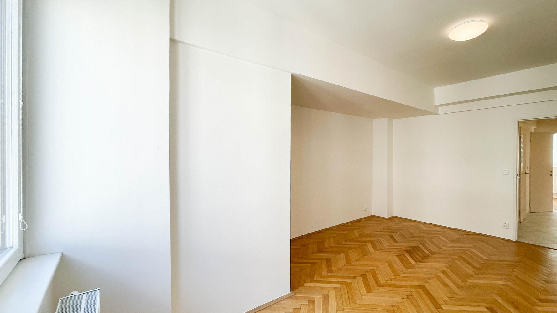 Pronájem bytu 2+kk 36 m² – fotografie 2