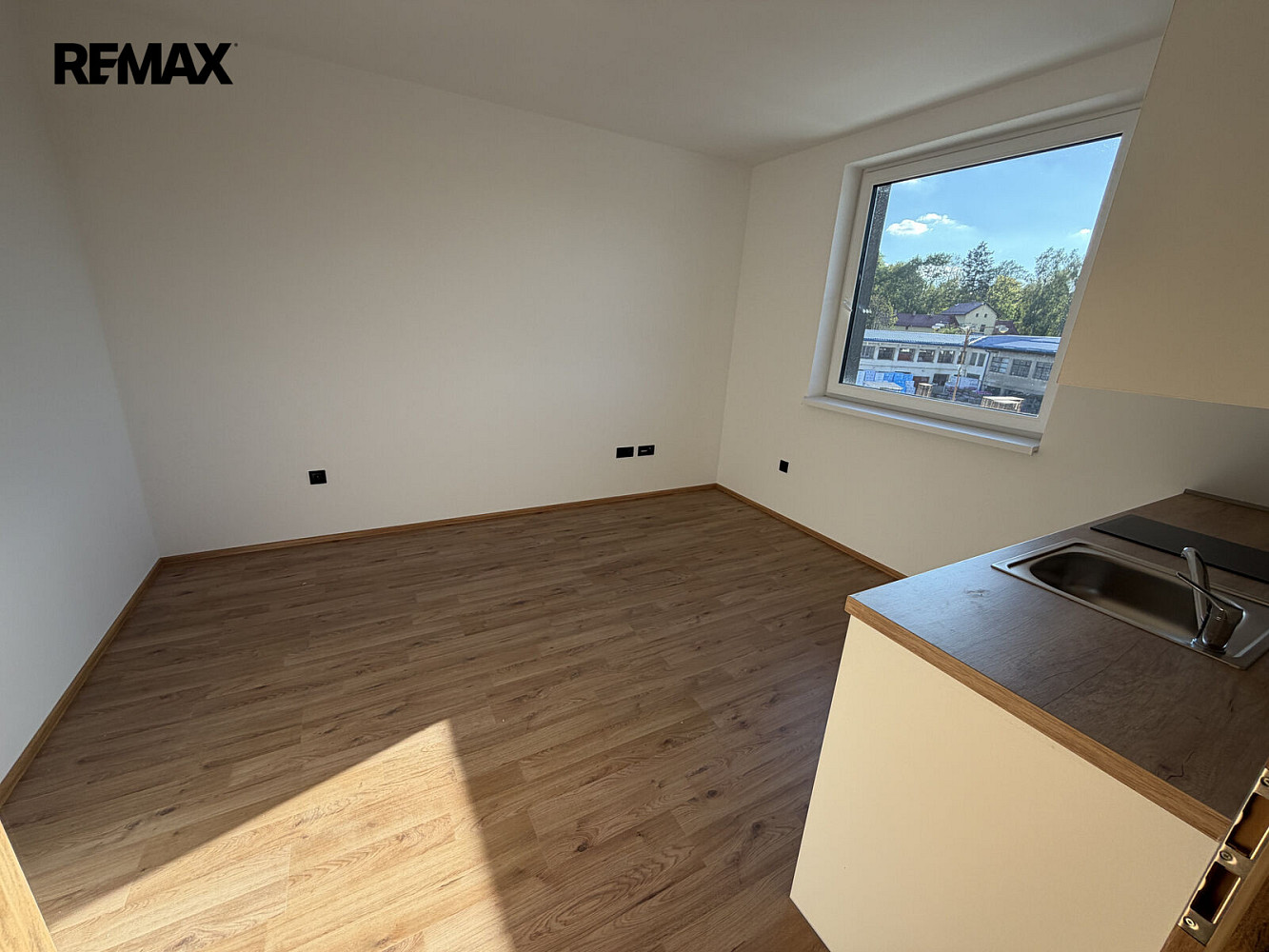 Pronájem bytu 2+kk 36 m² – fotografie 2
