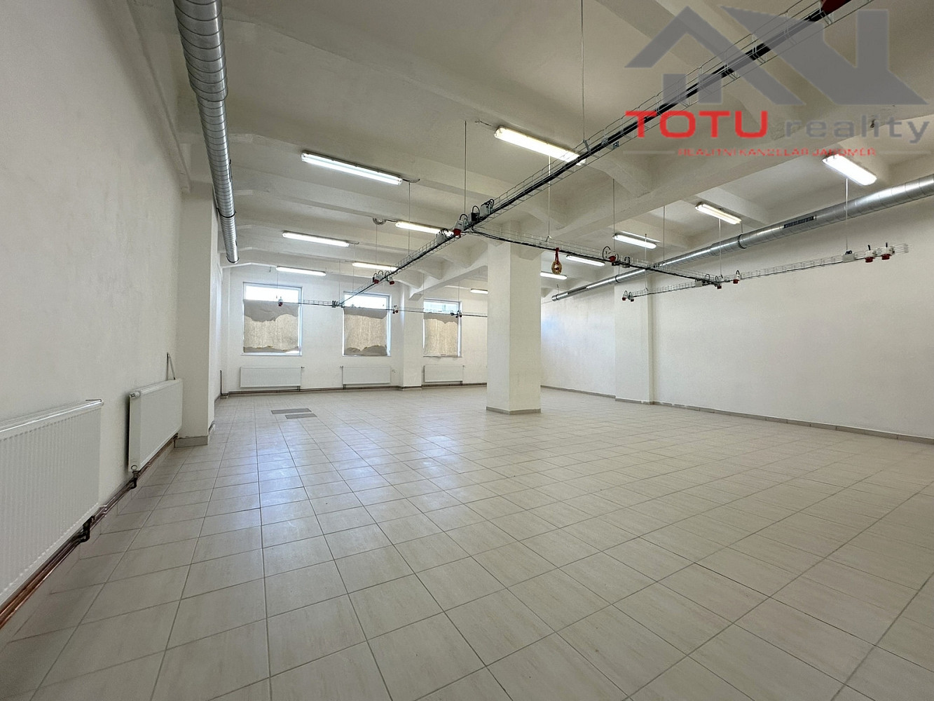 Pronájem obchodních prostor 205 m² – fotografie 2