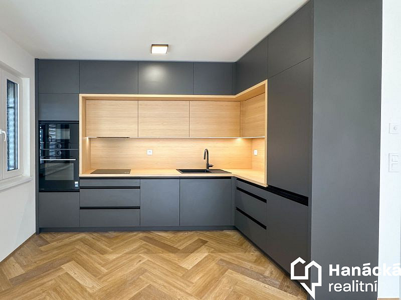 Pronájem bytu 2+kk 52 m² – fotografie 3