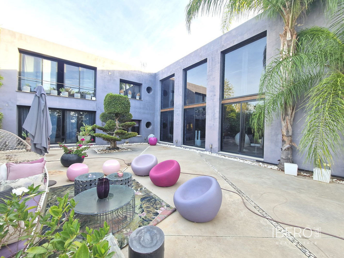 Prodej domu 742 m² s pozemkem 1 811 m²
