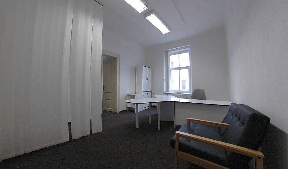 Pronájem kanceláře 42 m² – fotografie 3