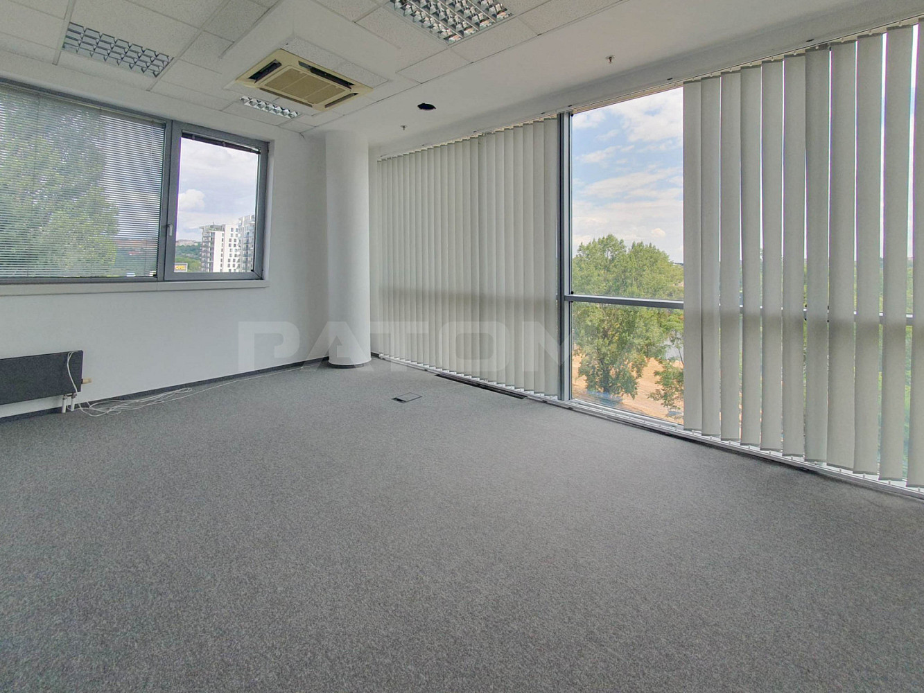 Pronájem kanceláře 307 m² – fotografie 5