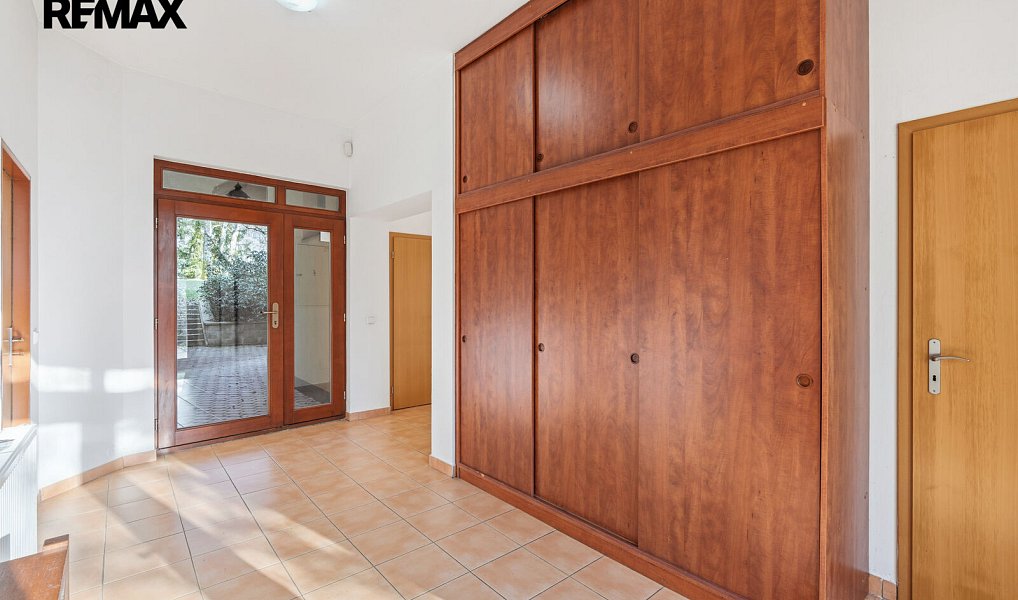 Prodej domu 311 m² s pozemkem 4 029 m², Velké Popovice – náhled fotky 36
