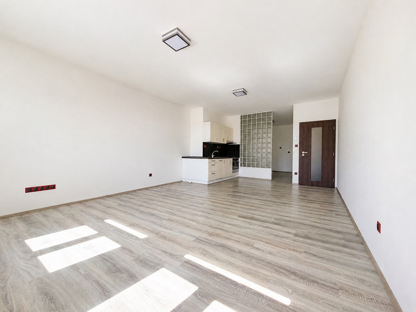 Pronájem bytu 2+kk 43 m² – fotografie 3