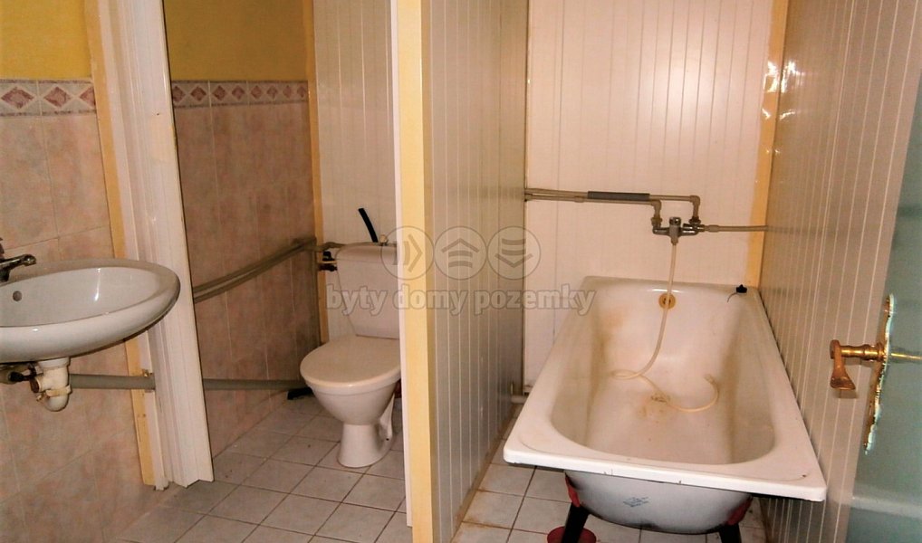 Prodej výrobních prostor 1 560 m², Očihov – náhled fotky 17