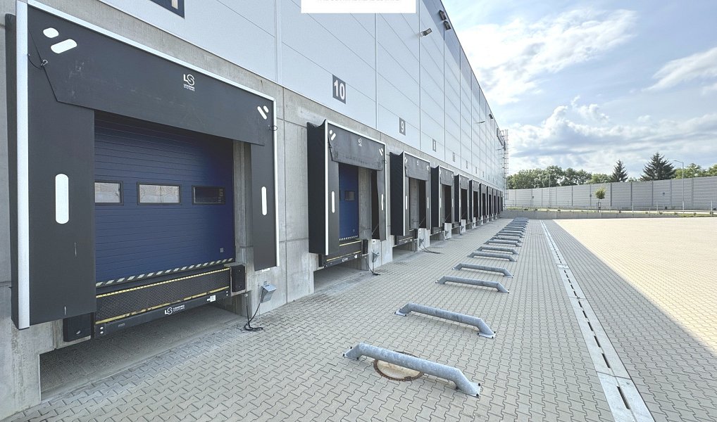 Pronájem výrobních prostor 11 700 m², Kostelec – fotka 1 z 12
