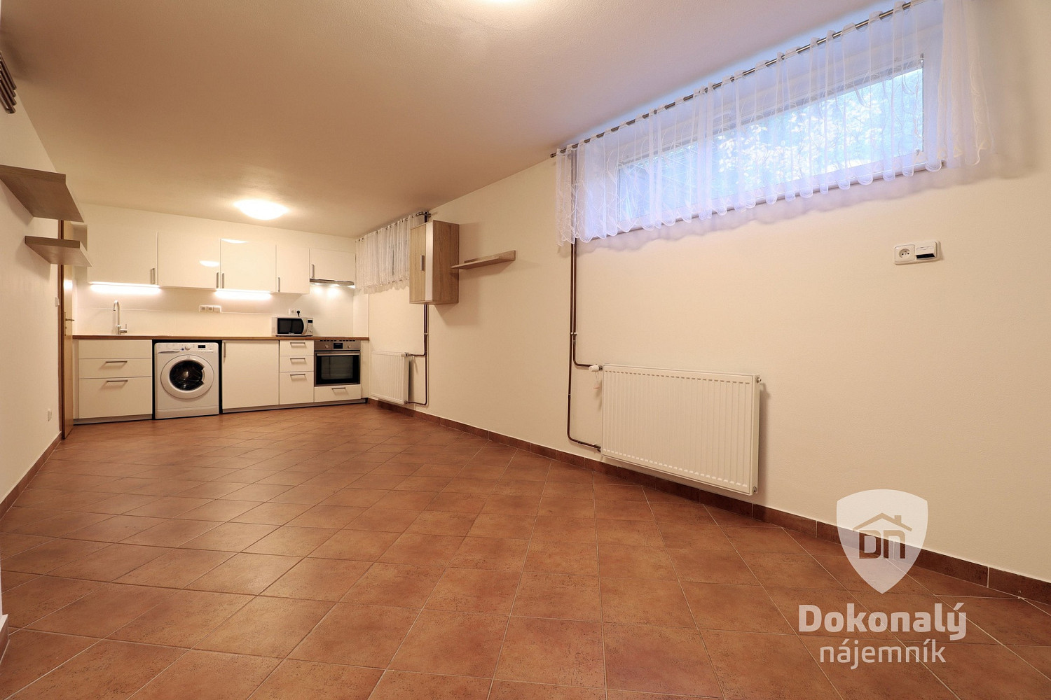Pronájem bytu 1+kk 33 m² – fotografie 2