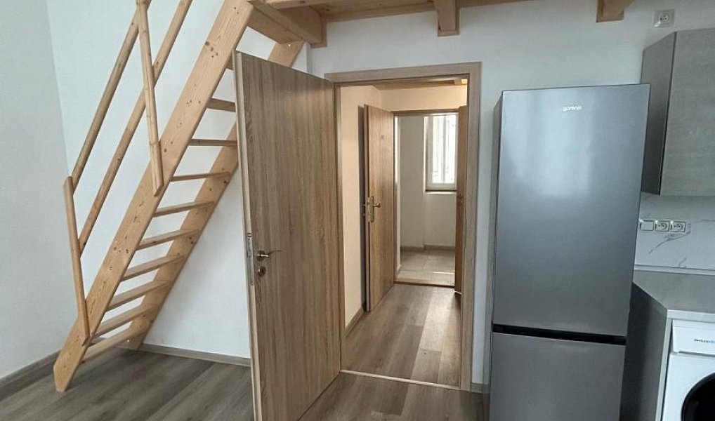 Pronájem bytu 1+kk 30 m², Teplice – náhled fotky 2