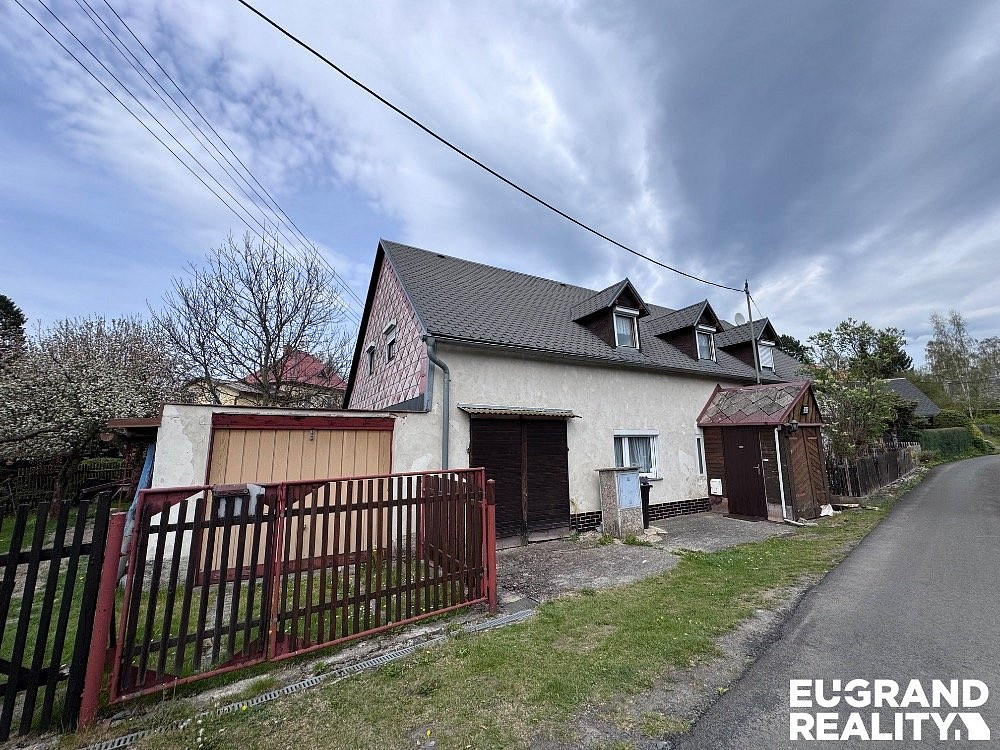 Prodej domu 180 m² s pozemkem 988 m²