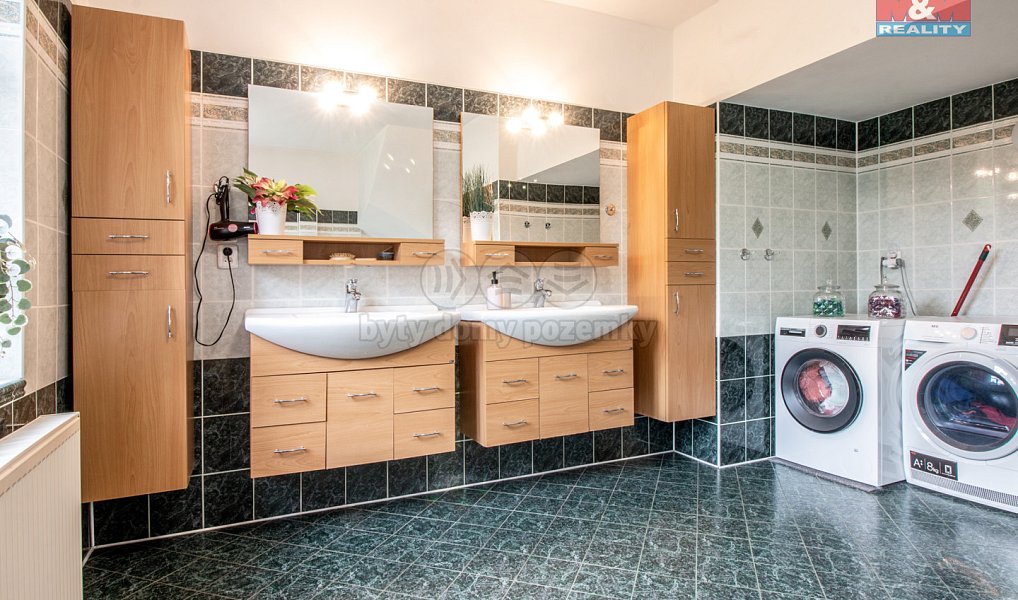 Prodej domu 250 m² s pozemkem 2 077 m², Nový Bor – náhled fotky 17